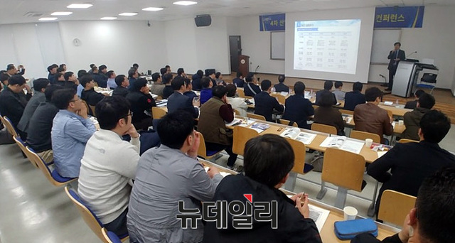 ▲ 항공안전기술원 드론교통체계 개발연구단 강창봉 단장이 국내 상업용 드론 실증 기술수준 및 과제’를 발표하고 있다.ⓒ뉴데일리 오세진