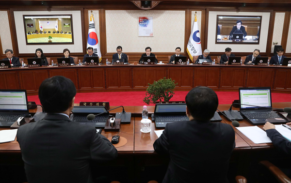 ▲ 이낙연 국무총리가 26일 임시국무회의를 주재하고 있다. ⓒ뉴시스 DB