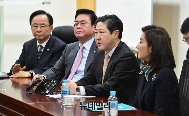 ▲ 자유한국당 유기준 의원이 지난 22일 의원회관에서 열린 구당중진연석회의에서 모두발언을 하고 있다. 유기준 의원은 27일 평화방송라디오에 출연해 