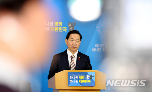 ▲ 지난해 11월 서울 세종로 정부서울청사에서 김상곤 부총리 겸 교육부 장관이 '대학기본역량진단 개편 시안'을 발표하고 있다. ⓒ뉴시스