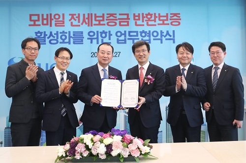 ▲ 왼쪽부터 HUG 최창영 금융기획실 차장·황성태 금융기획실 부장·김기돈 금융사업본부장·우리은행 이창재 부동산금융그룹 부행장·조용진 부동산금융부 부장·윤동기 부동산금융부 부부장. ⓒHUG