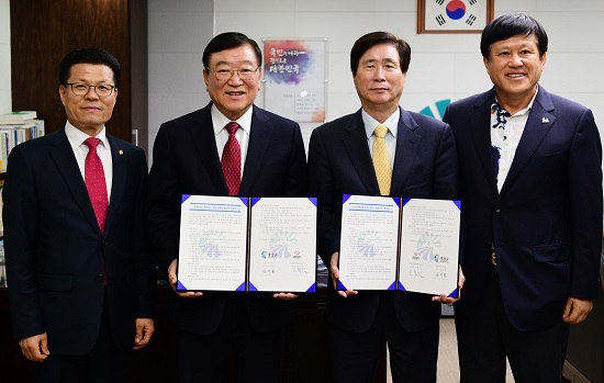 ▲ 충남 홍성군이 지난 27일 (사)스페셜올림픽코리아와  제14회 스페셜올림픽코리아 전국하계대회 개최 업무협약을 체결했다.ⓒ충남 홍성군