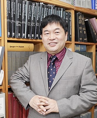 ▲ 이용록 영남대 화학공학부 교수가 영국왕립화학회가 발간하는 저널에 우수리뷰어로 선정됐다.ⓒ영남대학교