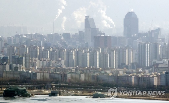 ▲ '융단폭격식' 재건축 규제… 서울 아파트값 상승폭 줄어. ⓒ연합뉴스