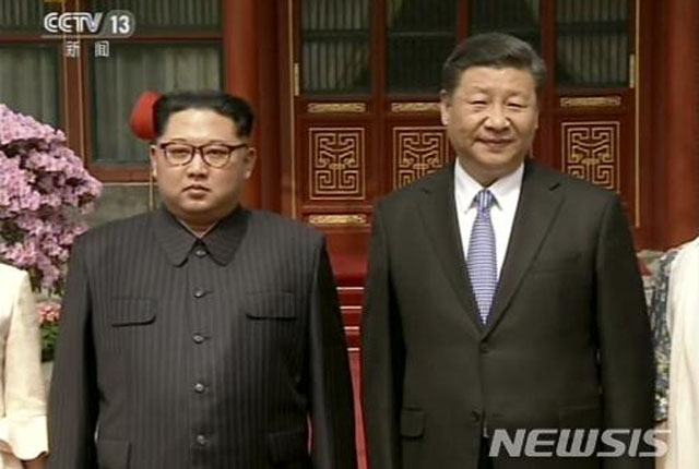 ▲ 지난 28일 中관영매체가 공개한 김정은과 시진핑 中국가주석의 정상회담 당시 모습. ⓒ뉴시스. 무단전재 및 재배포 금지.