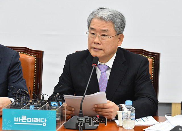 ▲ 김동철 바른미래당 원내대표가 21일 오전 국회에서 열린 최고위원-중진위원 연석회의에 참석해 모두발언을 하고 있다. ⓒ뉴데일리 DB