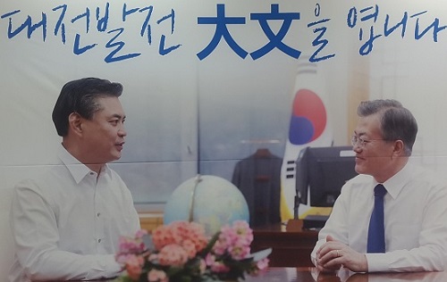 ▲ 더불어민주당 박영순 대전시장 예비후보측이 29일 바른미래당의 마타도어식 논평을 비난하며 엄중 경고했다. 사진은 박 예비후보의 선거 캐치프레이즈.ⓒ박영순 캠프