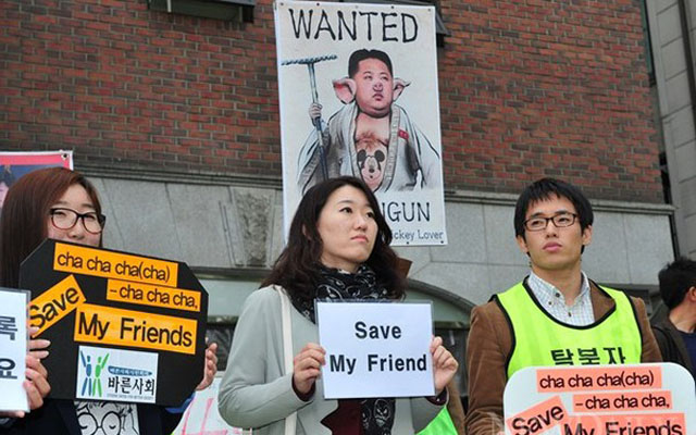 ▲ 2013년 4월 말 당시 中대사관 앞에서 열린 탈북자 강제북송 반대 시위. 중국과 북한 관계가 가까워지면서 탈북자들 또한 위험해지고 있다. ⓒ뉴데일리 DB.