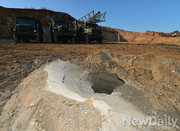 ▲ 2014년 12월 경기 양주시 일대에서 민간단체와의 논란 끝에 땅굴 검증작업을 하는 군 당국. 이곳에는 땅굴이 없다는 결론이 나왔다. ⓒ뉴데일리 DB.