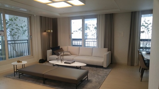 ▲ 힐스테이트리버시티 102㎡B타입은 타워형으로 통풍 단점을 보완하기 위해 거실 3면에 창문을 설치했다. =김수현 기자