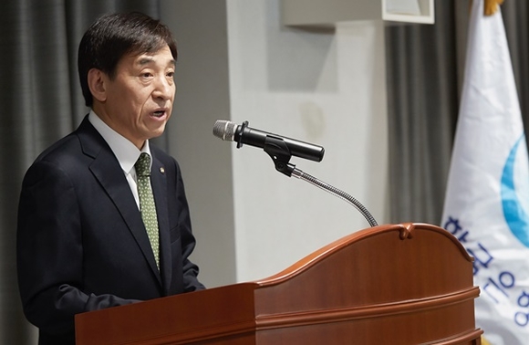 ▲ 이주열 한국은행 총재가 2일 오전 서울 중구 태평로 한국은행 본부 소회의실에서 열린 취임식에서 인사말을 하고 있다. ⓒ한국은행