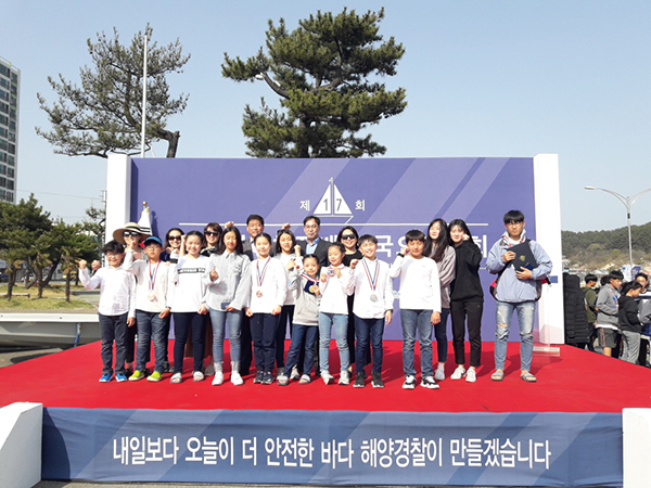 ▲ 지난달 29일부터 2일까지 포항 영일만 일원에서 열린 제17회 해양경찰총장배 전국요트대회가 200척의 요트와 230명의 선수가 참가한 가운데 열렸다.ⓒ포항시
