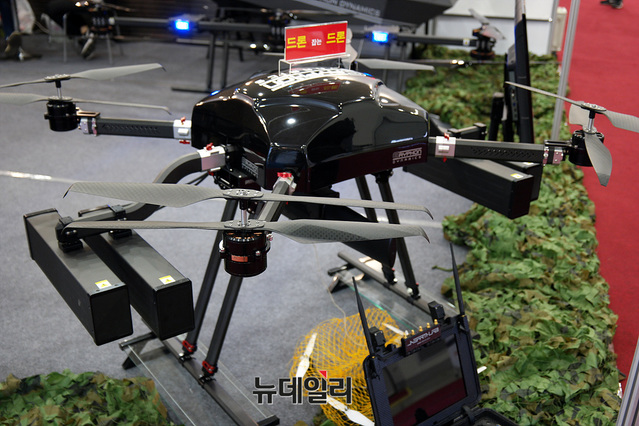 ▲ 드론 재머 효율성을 높인 비행형 재머건 운용 드론 ⓒ뉴데일리 오세진