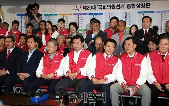▲ 제20대 국회의원 선거 개표가 시작되자 새누리당 내 침통한 기운이 가득하다. ⓒ 사진공동취재단