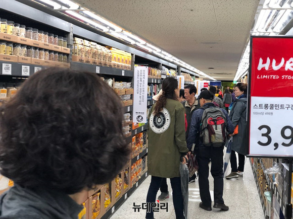 ▲ 노브랜드 상생스토어를 찾은 고객들. ⓒ진범용 기자