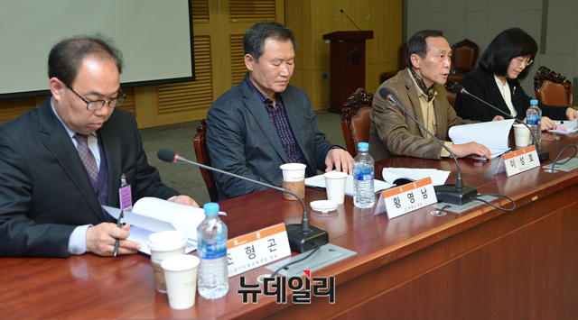 ▲ 왼쪽부터 조형곤 21세기미래교육연합 대표, 황영남 전 영훈고 교장, 이성호 중앙대 교수, 정경희 영산대 교수 ⓒ 뉴데일리 공준표