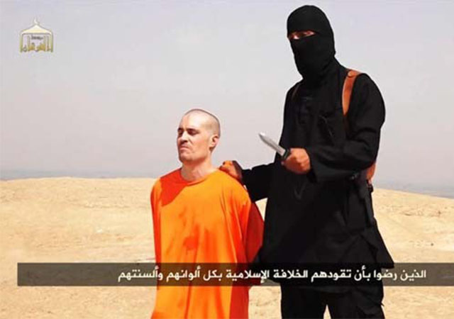 ▲ 2014년 8월 테러조직 IS가 공개한 미국기자 참수장면. 이런 것도 SNS를 통해 퍼졌다. ⓒ당시 영상 캡쳐.