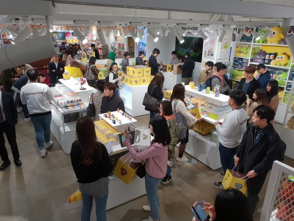▲ 롯데 엘큐브 홍대점 1층에 자리한 넷마블의 캐릭터 상품 매장 '넷마블스토어'. ⓒ연찬모 기자