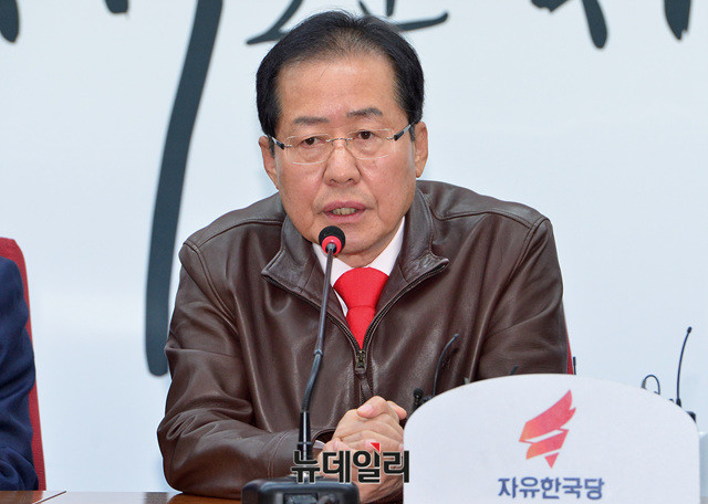 ▲ 자유한국당 홍준표 대표가 지난 2일 여의도 당사에서 열린 후보 추대 결의식에서 모두발언을 하고 있다. ⓒ뉴데일리 공준표 기자