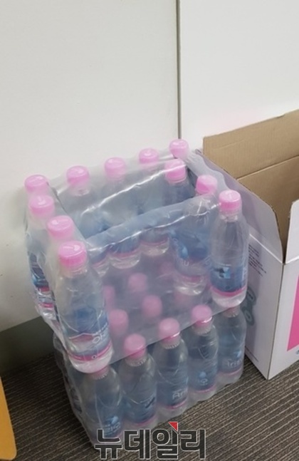 ▲ 서울시청 청사 내부에 비치된 아리수.ⓒ 뉴데일리 임혜진