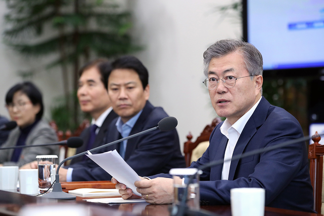 ▲ 문재인 대통령이 수석보좌관회의를 주재하는 모습. ⓒ청와대 제공