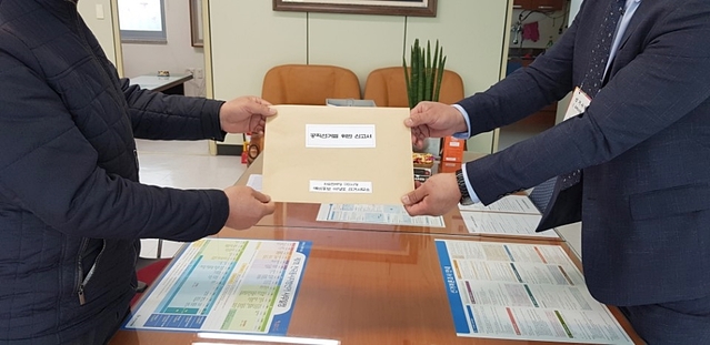 ▲ 이양호 구미시장 예비후보가 9일 구미시선거관리위원회에 김봉재 예비후보를 고발 조치했다.ⓒ이 예비후보측