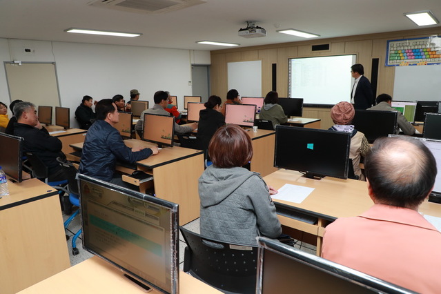 ▲ 예천군농업기술센터가 지난 ９일 농업인 경영마케팅 교육을 진행하고 있다.ⓒ예천군