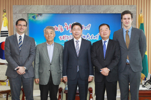 ▲ 10일 외국인 투자유치자문관 위촉장 수여 모습.ⓒ대전시