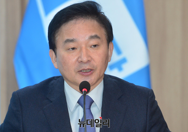 ▲ 원희룡 제주도지사가 지난 3월 12일 오후 국회를 찾아 지상욱 바른미래당 정책위의장을 예방하고 있다. ⓒ뉴데일리 DB