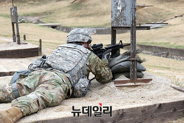 ▲ 사격검정장에서 사격중인 병사 ⓒ뉴데일리 오세진