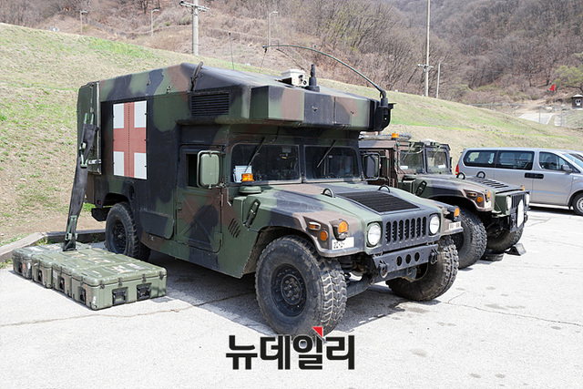 ▲ 캠프케이시 아파치 레인지 사격장에 대기중인 앰블런스와 탄약차량 ⓒ뉴데일리 오세진