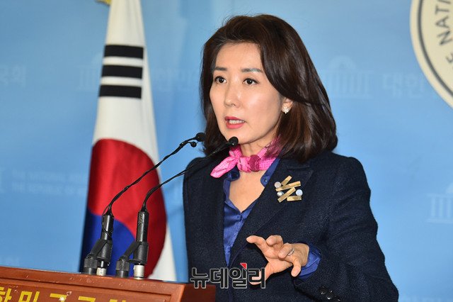 ▲ 나경원 의원이 11일 기자회견을 열어 문재인 대통령 개헌안이 졸속으로 발의됐다고 비판하고 있다. ⓒ뉴데일리