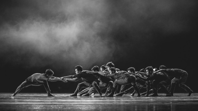 ▲ '한국무용제전' 개막팀 베이징실험무용단의 '벽(The wall)'.ⓒ한국춤협회