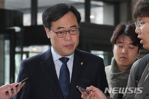 ▲ 각종 의혹으로 사퇴 압박을 받고 있는 김기식 금융감독원장.ⓒ뉴시스 DB