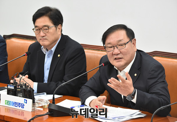 ▲ 더불어민주당 김태년 정책위의장과 우원식 원내대표. ⓒ뉴데일리 DB