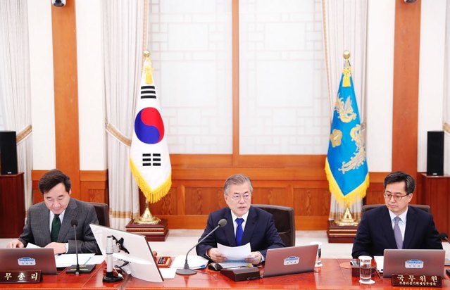 ▲ 문재인 대통령이 지난 10일 국무회의를 주재하는 모습. ⓒ청와대 제공