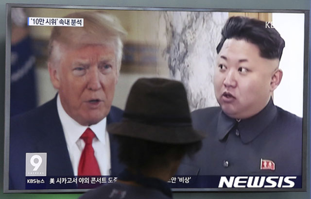 ▲ 트럼프 美대통령과 김정은. 2017년 8월 한창 말싸움이 일 때 KBS의 관련보도 화면이다. ⓒ뉴시스. 무단전재 및 재배포 금지.