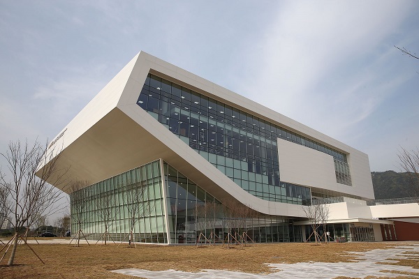 ▲ 17일 임시 개관한 충남도서관.ⓒ충남도