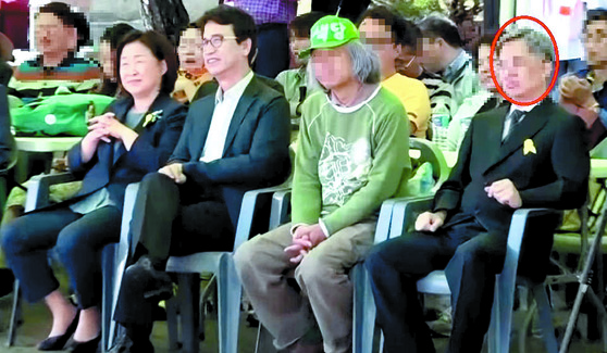 ▲ '드루킹 사건'이 터진 뒤 온라인에 확산되고 있는 영상. 2017년 10월 4일 남북공동선언 9주년 기념식에 참석한 '드루킹' 김 씨의 모습이 보인다(맨 오른쪽). ⓒ시사타파 TV 관련영상 캡쳐.