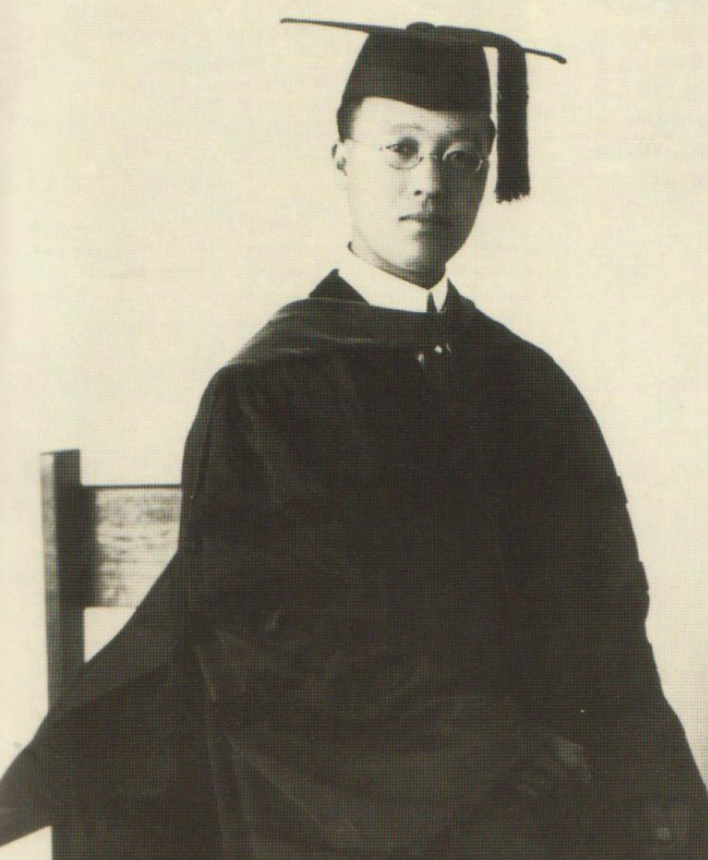 ▲ 이승만 박사가 1910년 미국 프린스턴 대학에서 박사 학위를 취득한 모습.ⓒ네이버 블로그 화면 캡처