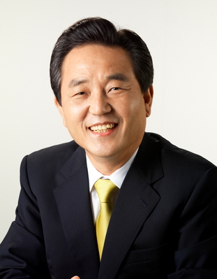 ▲ 김문오 달성군수는 19일 제22회 비슬산 참꽃문화제 현장을 방문해 행사 준비 상황을 점검한다.ⓒ달성군