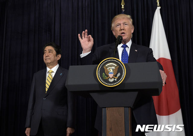 ▲ 아베 신조 日총리와 도널드 트럼프 美대통령. ⓒ뉴시스-AP. 무단전재 및 재배포 금지.
