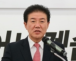 ▲ 배기철 동구청장 예비후보가 한국당 대구시당의 단수추천 결정 번복을 환영한다고 밝혔다.ⓒ배 후보측