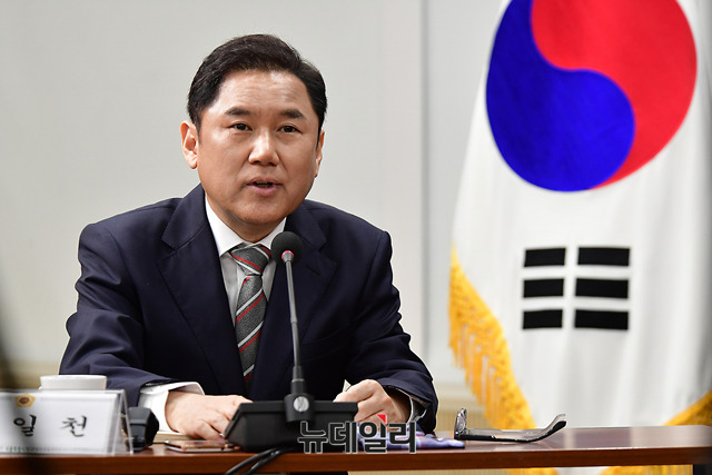 ▲ 곽일천 서울교육감 예비후보(前 서울디지텍고 교장)가, 18일 오전 서울시의회 교육회관에서 열린 서울교육감 예비후보 정책토론회에 참석해 발언하고 있다. ⓒ 뉴데일리 정상윤 기자