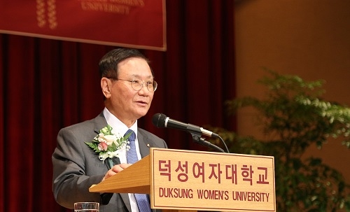 ▲ 18일 서울 도봉구 덕성여자대학교에서 열린 '창학 98주년 기념식'에서 이원복 덕성여대 총장이 인사말을 하고 있다. ⓒ덕성여대