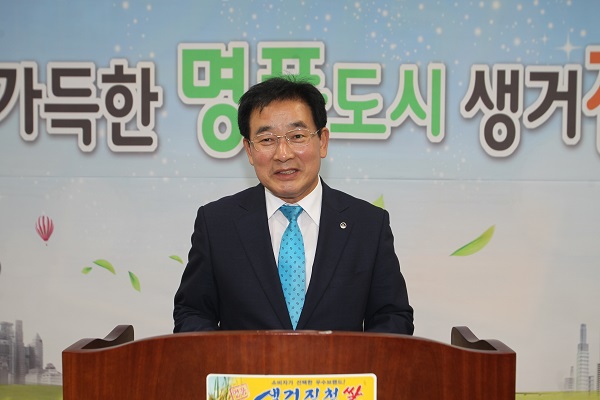 ▲ 송기섭 진천군수가 19일 진천군 브리핑룸에서 6·13 지방선거에 진천군수 출마를 공식 선언했다.ⓒ진천군