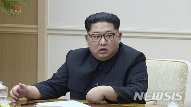 ▲ 지난 9일 열린 노동당 중앙위 정치국 회의에서 말하는 김정은. ⓒ뉴시스. 무단전재 및 재배포 금지.