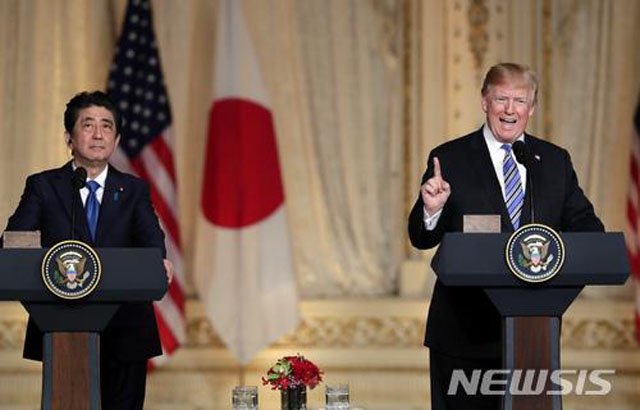 ▲ 지난 18일(현지시간) 정상회담 이후 공동기자회견을 하는 아베 신조 日총리와 도널드 트럼프 美대통령. ⓒ뉴시스. 무단전재 및 재배포 금지.
