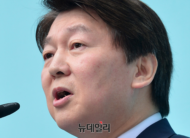 ▲ 안철수 바른미래당 인재영입위원장이 4일 오전 서울 중구 서울시의회 앞에서 서울시장 출마선언을 하고 있다. ⓒ뉴데일리 공준표 기자