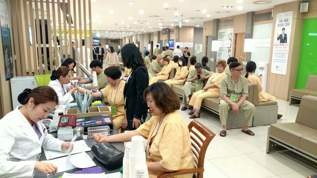 ▲ 러시아 야쿠츠크 외국인환자가 대구를 찾아 건강검진을 받는 장면.ⓒ대구시